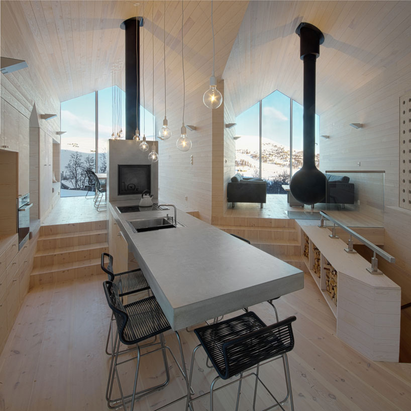 reiulf-ramstad-split-view-mountain-lodge-designboom-07