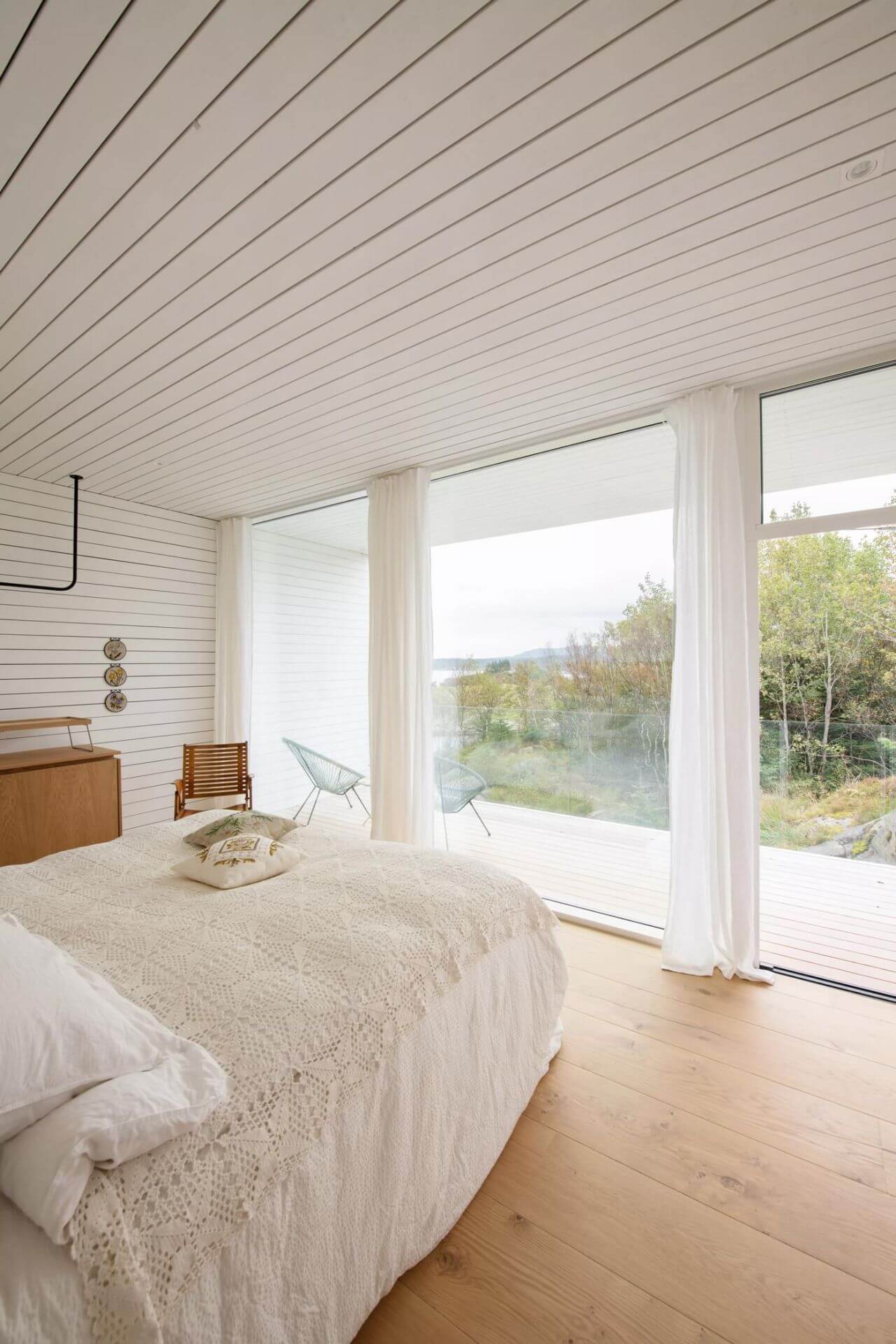 Villa Austevoll by Saunders Architecture with pur natur floorboards in oak