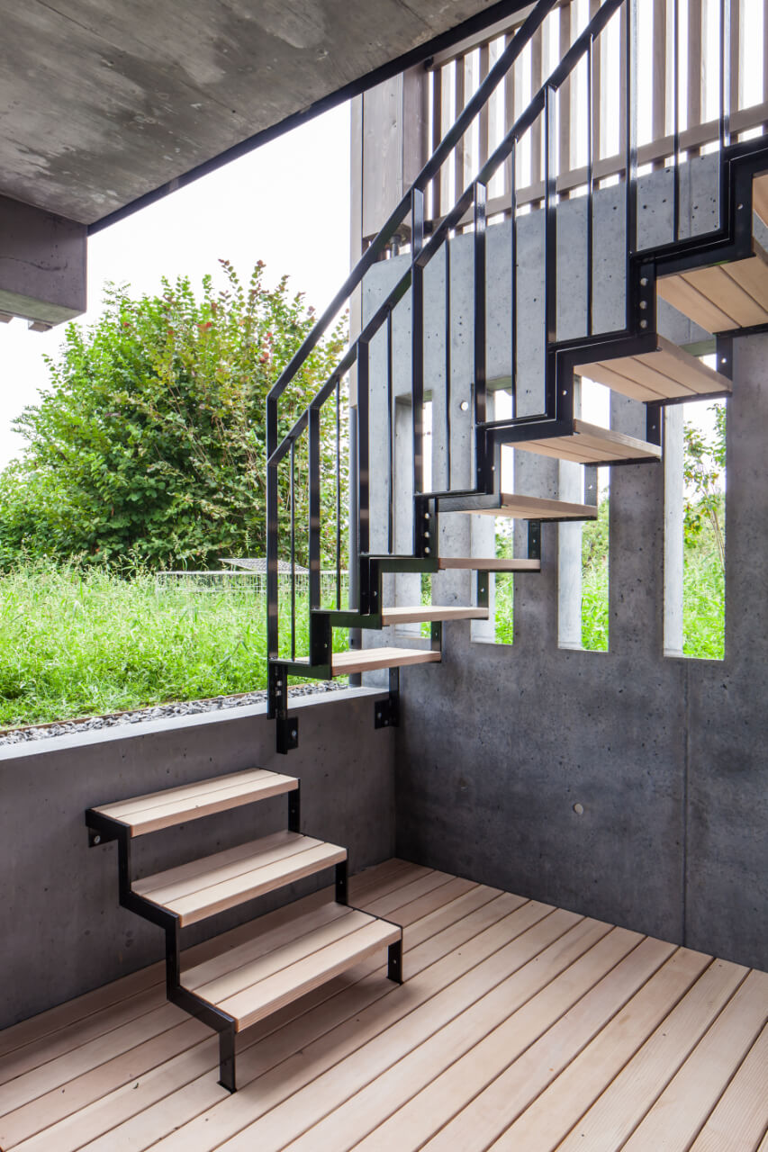 Escalier avec terrasse en bois de douglas
